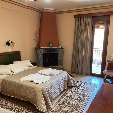 To Spiti Tis Irinis Hotel Vitina Eksteriør billede