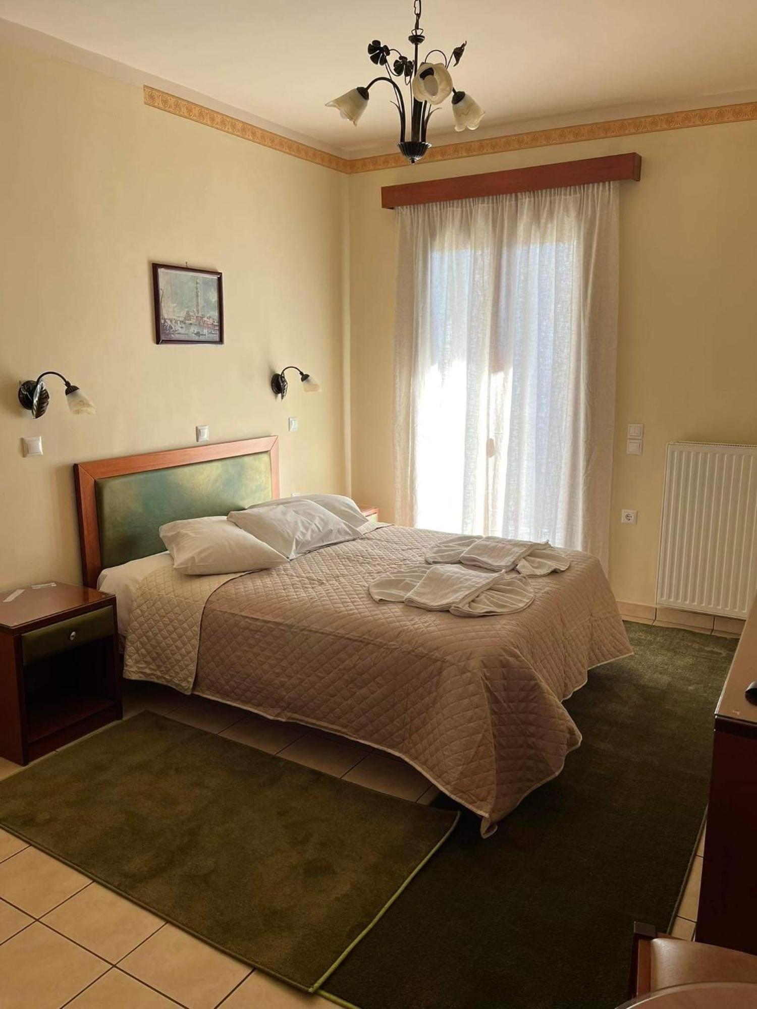 To Spiti Tis Irinis Hotel Vitina Eksteriør billede