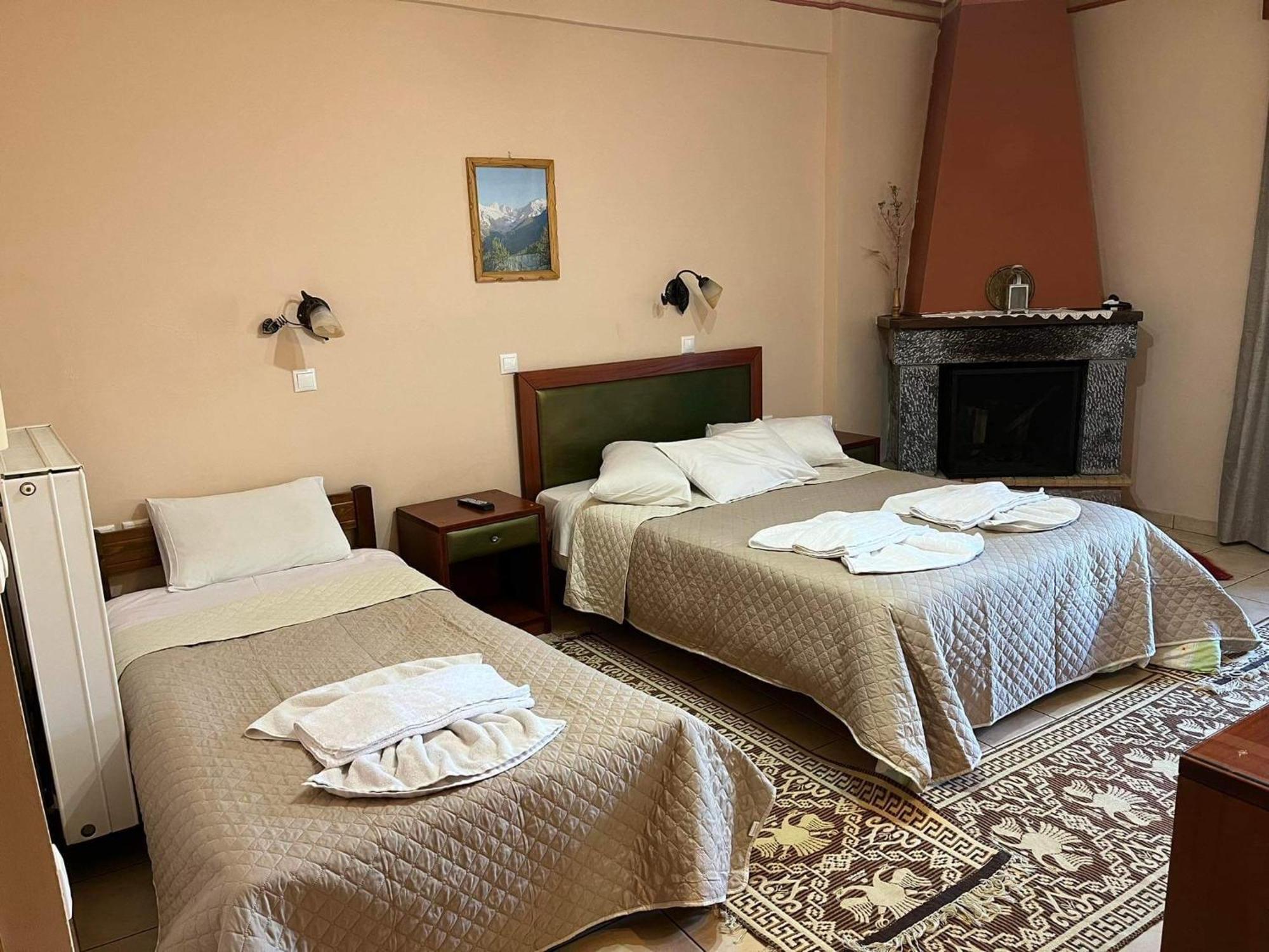 To Spiti Tis Irinis Hotel Vitina Eksteriør billede