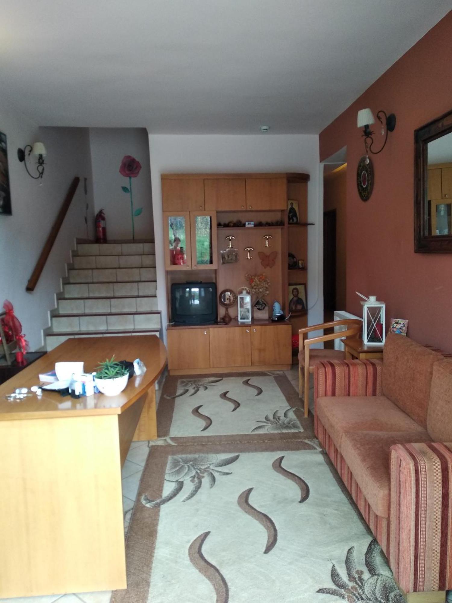 To Spiti Tis Irinis Hotel Vitina Eksteriør billede